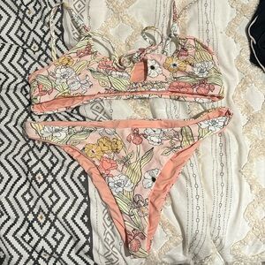 Dippin daisy’s bikini set
